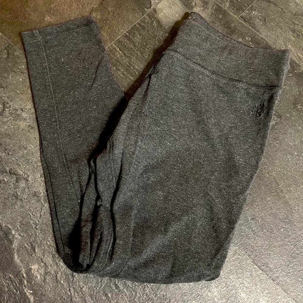 New York and Company  Capri Yoga Pants Med